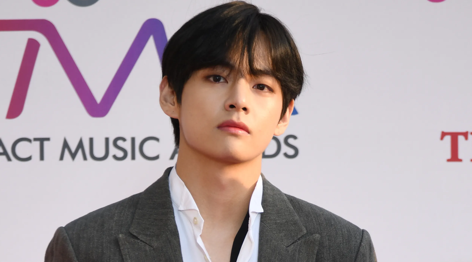 V (Kim Tae-hyung)